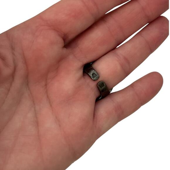 Henri Bendel New York Crystal-Paved Statement Ring Gunmetal Size 7.5 - Picture 5 of 6